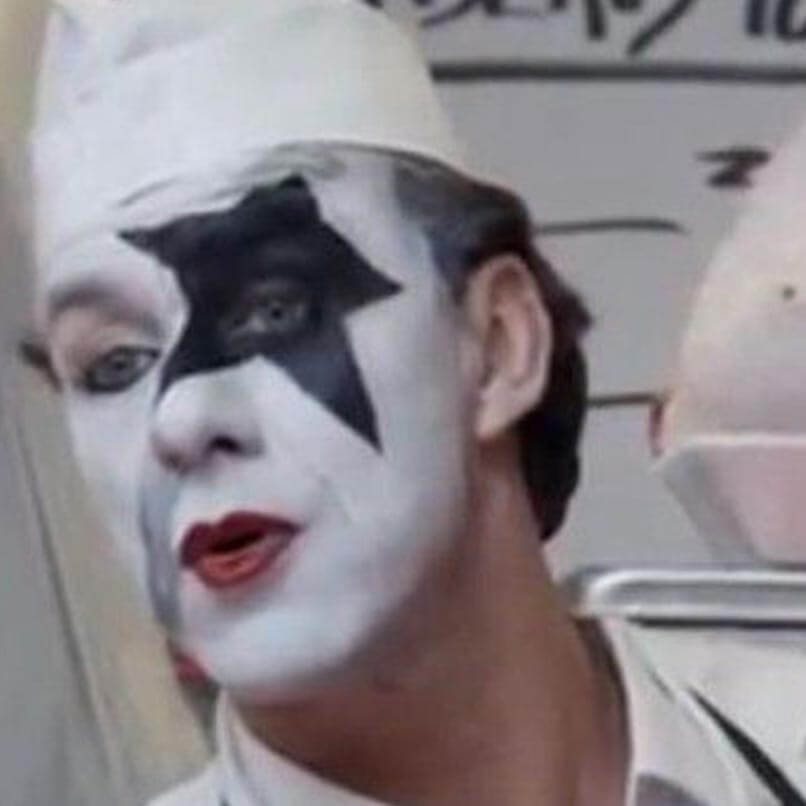 Dependiente de una carnicería maquillado como un miembro de la banda de rock Kiss. Imagen de la campaña para Mercedes-Benz