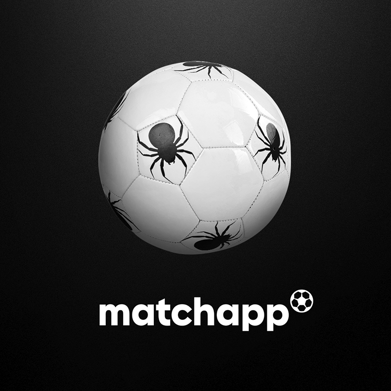 Balón de fútbol con dibujos de arañas para ilustrar la noticia de que la app del fútbol real y Aracnofobia trabajan juntos.